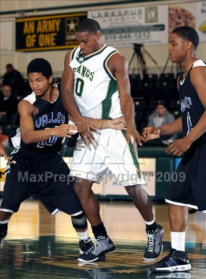Thumbnail 2 in Monterey Trail vs. Valley (Hoops Classic 2009) photogallery.