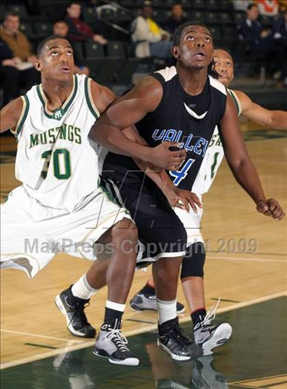 Thumbnail 2 in Monterey Trail vs. Valley (Hoops Classic 2009) photogallery.