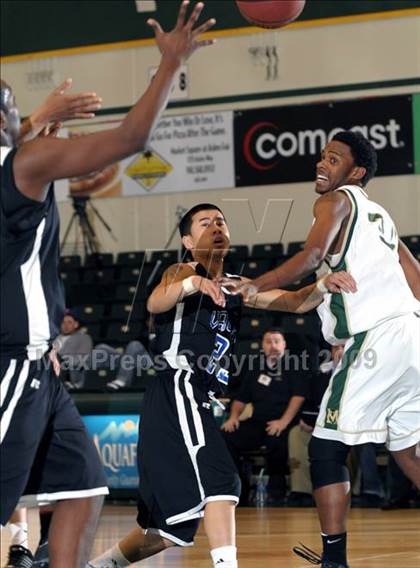 Thumbnail 2 in Monterey Trail vs. Valley (Hoops Classic 2009) photogallery.