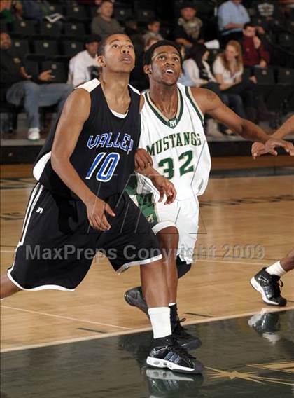 Thumbnail 3 in Monterey Trail vs. Valley (Hoops Classic 2009) photogallery.
