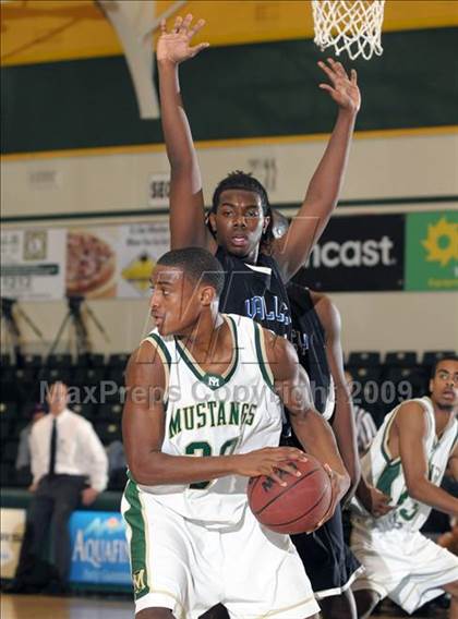 Thumbnail 1 in Monterey Trail vs. Valley (Hoops Classic 2009) photogallery.