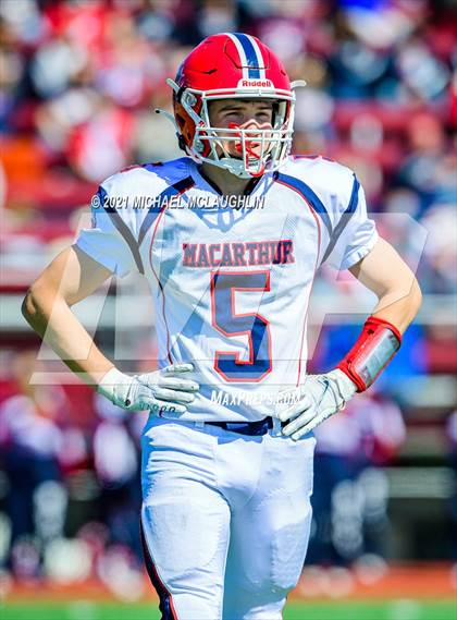 Thumbnail 3 in MacArthur vs. Garden City (Sec VIII Conf II Final) photogallery.