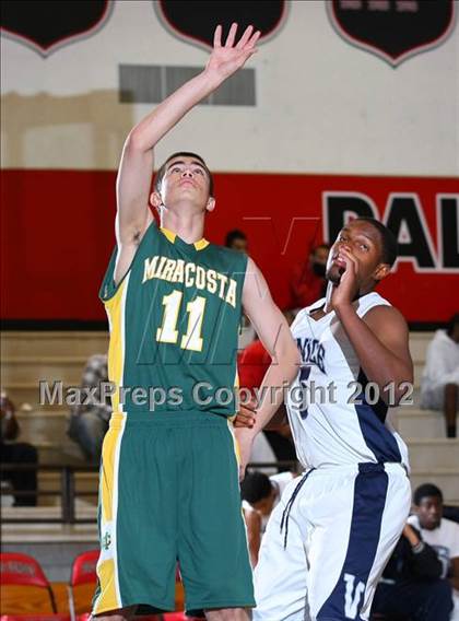 Thumbnail 2 in Mira Costa vs. Venice (Hilltop Classic) photogallery.