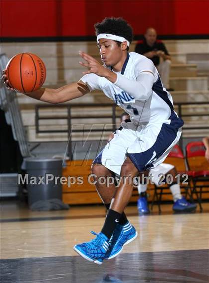 Thumbnail 3 in Mira Costa vs. Venice (Hilltop Classic) photogallery.