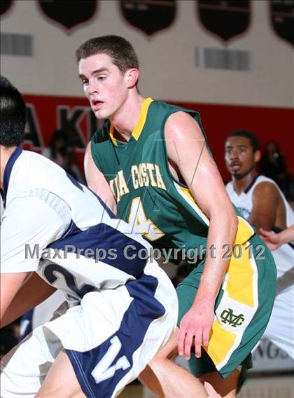 Thumbnail 2 in Mira Costa vs. Venice (Hilltop Classic) photogallery.
