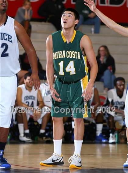 Thumbnail 1 in Mira Costa vs. Venice (Hilltop Classic) photogallery.