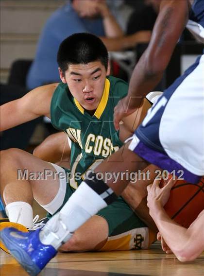 Thumbnail 2 in Mira Costa vs. Venice (Hilltop Classic) photogallery.