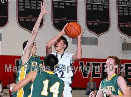 Thumbnail 2 in Mira Costa vs. Venice (Hilltop Classic) photogallery.