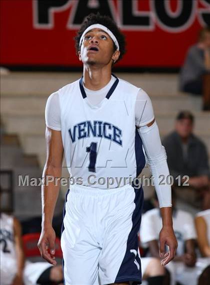 Thumbnail 2 in Mira Costa vs. Venice (Hilltop Classic) photogallery.