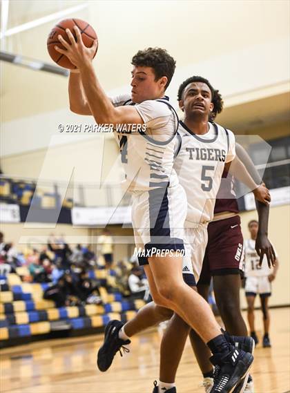 Thumbnail 3 in Chalmette @ Holy Cross photogallery.