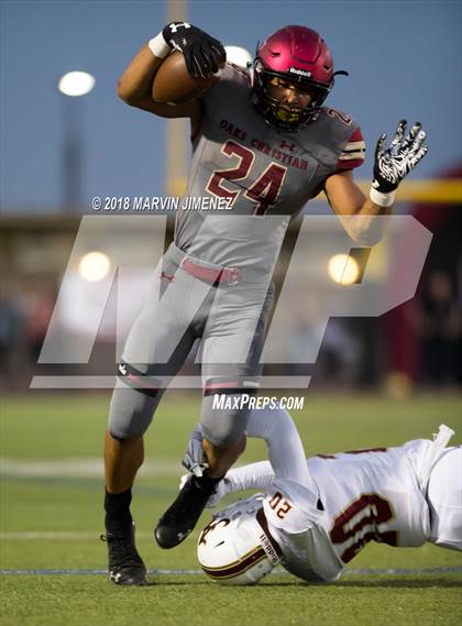 Thumbnail 3 in Oaks Christian vs. Alemany photogallery.