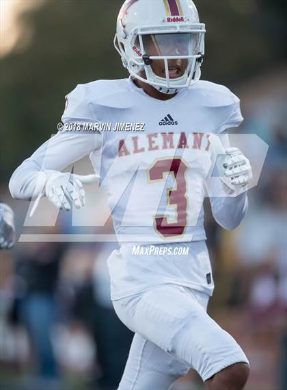 Thumbnail 3 in Oaks Christian vs. Alemany photogallery.