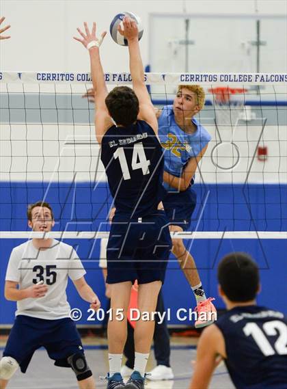 Thumbnail 1 in Quartz Hill vs. El Segundo photogallery.