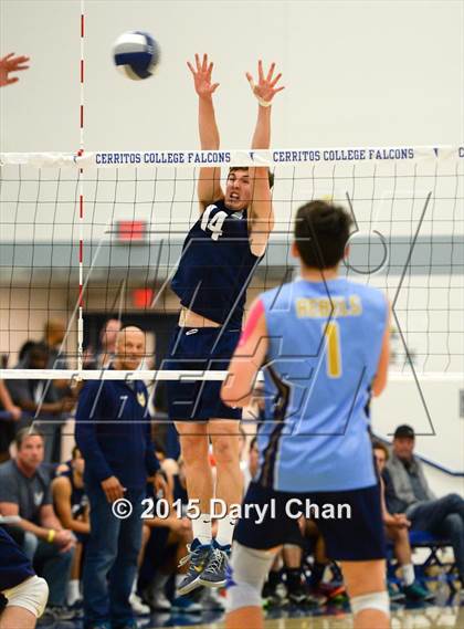 Thumbnail 1 in Quartz Hill vs. El Segundo photogallery.
