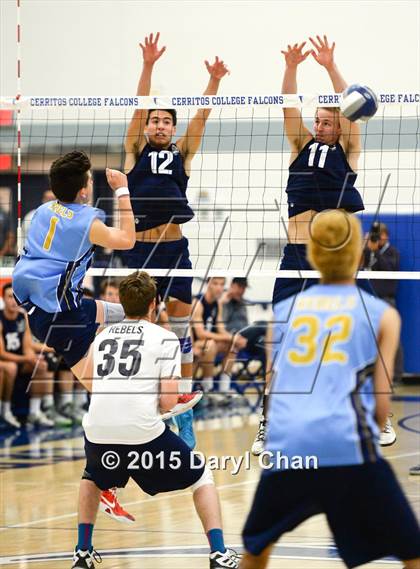 Thumbnail 3 in Quartz Hill vs. El Segundo photogallery.