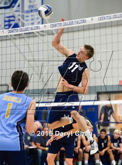 Thumbnail 1 in Quartz Hill vs. El Segundo photogallery.