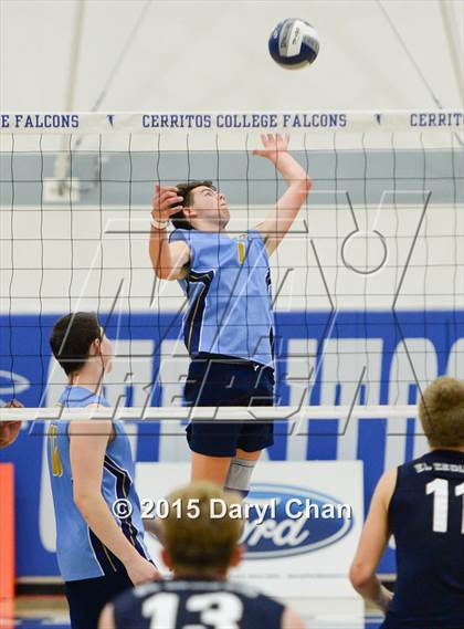 Thumbnail 2 in Quartz Hill vs. El Segundo photogallery.