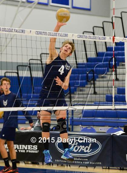Thumbnail 3 in Quartz Hill vs. El Segundo photogallery.
