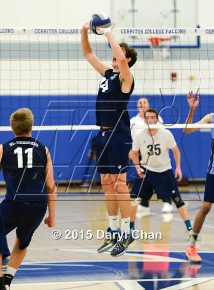 Thumbnail 1 in Quartz Hill vs. El Segundo photogallery.