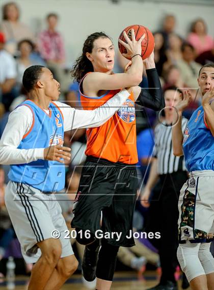 Thumbnail 2 in 2016 Sacramento Optimist All-Stars North vs South photogallery.