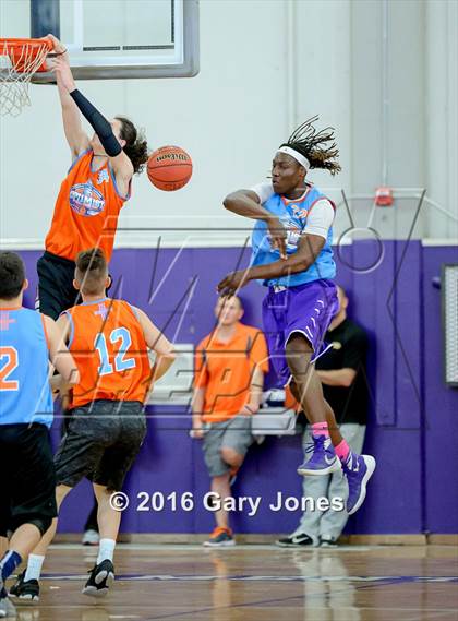 Thumbnail 2 in 2016 Sacramento Optimist All-Stars North vs South photogallery.