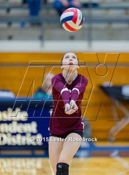 Thumbnail 2 in Devine vs. Boerne (UIL 4A Regional Quarterfinal) photogallery.