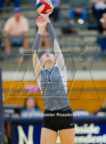 Thumbnail 3 in Devine vs. Boerne (UIL 4A Regional Quarterfinal) photogallery.