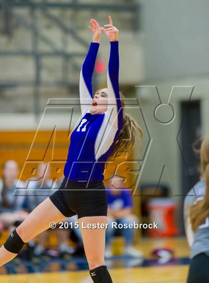 Thumbnail 1 in Devine vs. Boerne (UIL 4A Regional Quarterfinal) photogallery.