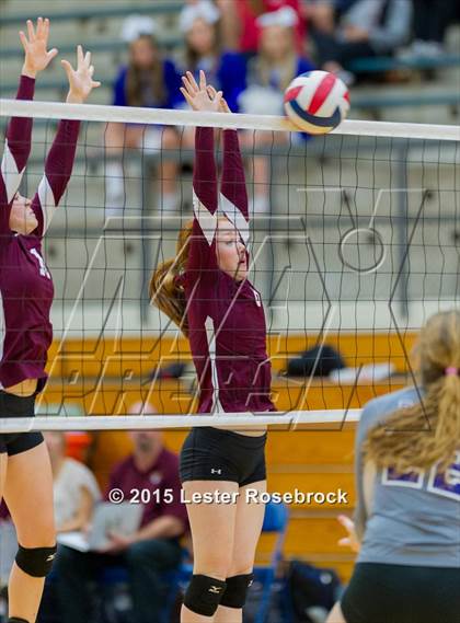 Thumbnail 2 in Devine vs. Boerne (UIL 4A Regional Quarterfinal) photogallery.