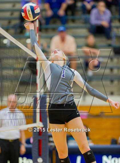 Thumbnail 3 in Devine vs. Boerne (UIL 4A Regional Quarterfinal) photogallery.