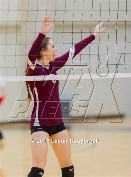 Thumbnail 3 in Devine vs. Boerne (UIL 4A Regional Quarterfinal) photogallery.