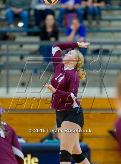 Thumbnail 2 in Devine vs. Boerne (UIL 4A Regional Quarterfinal) photogallery.