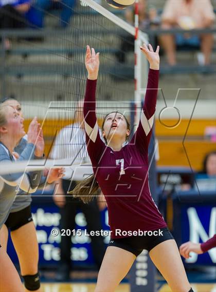 Thumbnail 2 in Devine vs. Boerne (UIL 4A Regional Quarterfinal) photogallery.