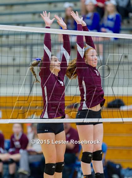 Thumbnail 3 in Devine vs. Boerne (UIL 4A Regional Quarterfinal) photogallery.