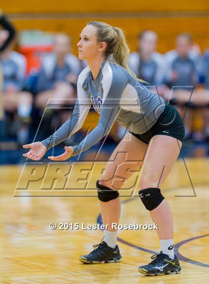 Thumbnail 2 in Devine vs. Boerne (UIL 4A Regional Quarterfinal) photogallery.