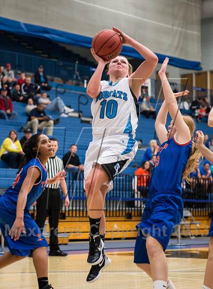 Thumbnail 3 in Sky View vs. Timpview (UHSAA 4A Semifinal) photogallery.