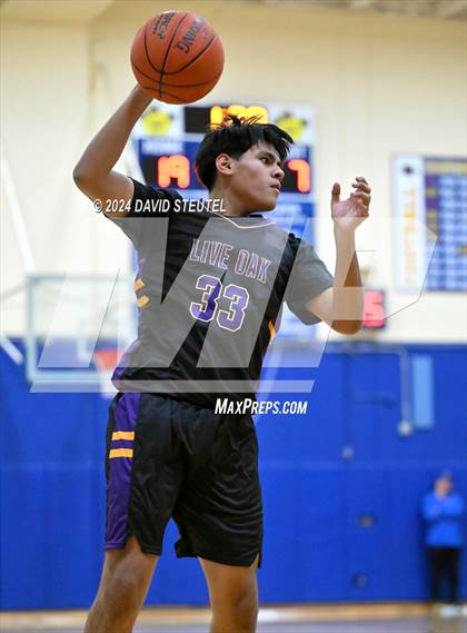 Thumbnail 2 in Live Oak vs. Dixon (Pierce Invitational) photogallery.