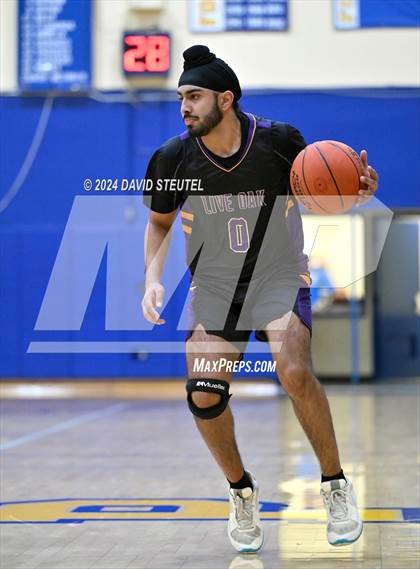 Thumbnail 2 in Live Oak vs. Dixon (Pierce Invitational) photogallery.