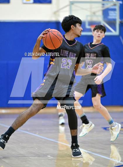 Thumbnail 2 in Live Oak vs. Dixon (Pierce Invitational) photogallery.