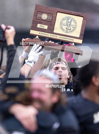 Thumbnail 3 in Bishop Miege vs. Andover Central (KSHSAA 4A Final) photogallery.
