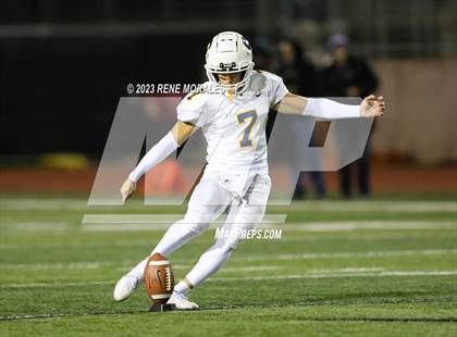 Thumbnail 2 in Soquel vs Jurupa Hills (CIF Div 4-AA State Final) photogallery.