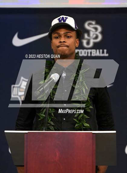 Thumbnail 1 in St. John Bosco Signing Day photogallery.