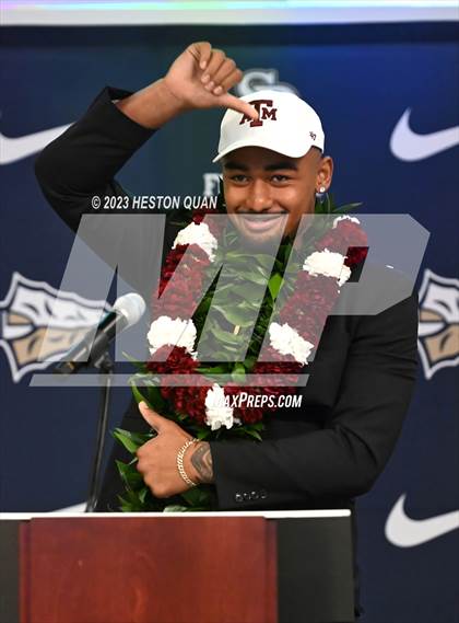 Thumbnail 2 in St. John Bosco Signing Day photogallery.