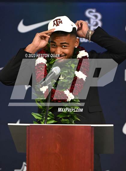 Thumbnail 1 in St. John Bosco Signing Day photogallery.