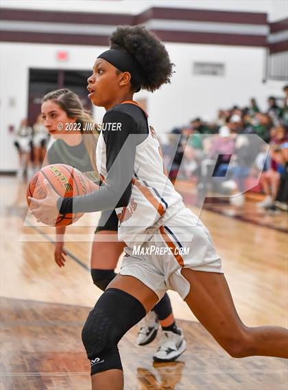 Thumbnail 3 in Caldwell vs Franklin (UIL 3A Bi-District Playoff) photogallery.