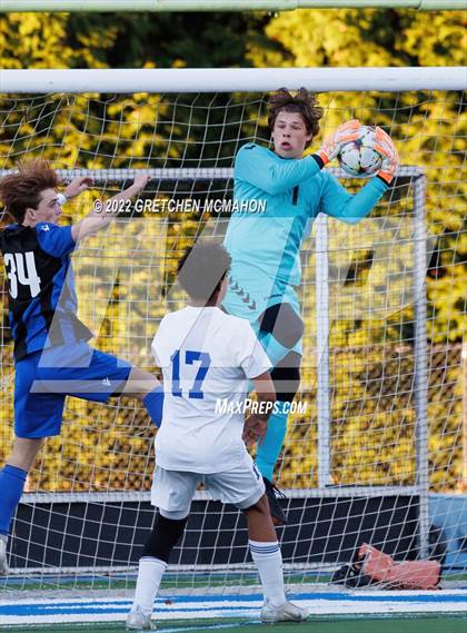 Thumbnail 3 in Ludlowe@Darien (FCIAC 1/4finals) photogallery.