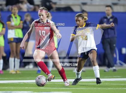 Thumbnail 3 in Boyd vs. McKinney photogallery.