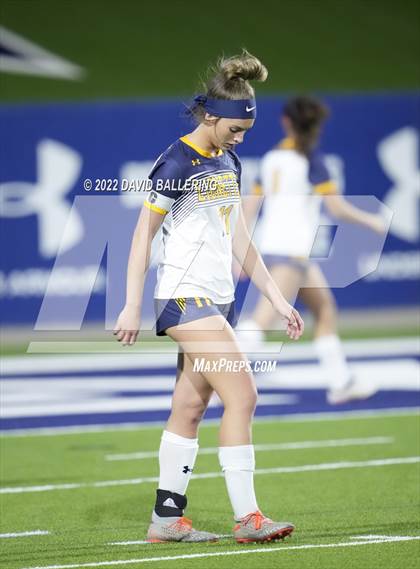Thumbnail 3 in Boyd vs. McKinney photogallery.