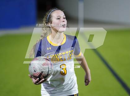 Thumbnail 3 in Boyd vs. McKinney photogallery.