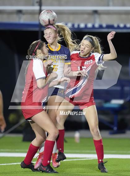 Thumbnail 1 in Boyd vs. McKinney photogallery.